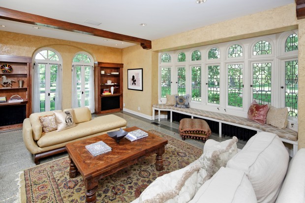 Crestwood Drive, 56_02.jpg